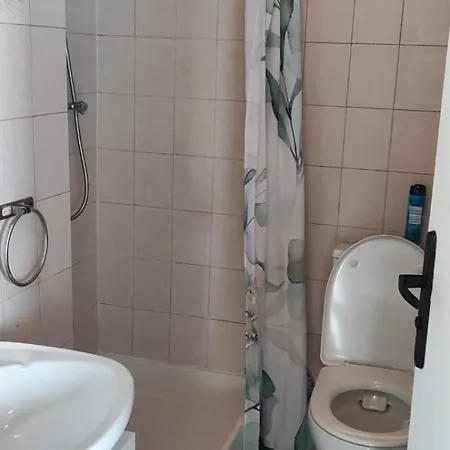 Daire Aux Portes De Paris, Tres Bien Desservi Par Les Transports